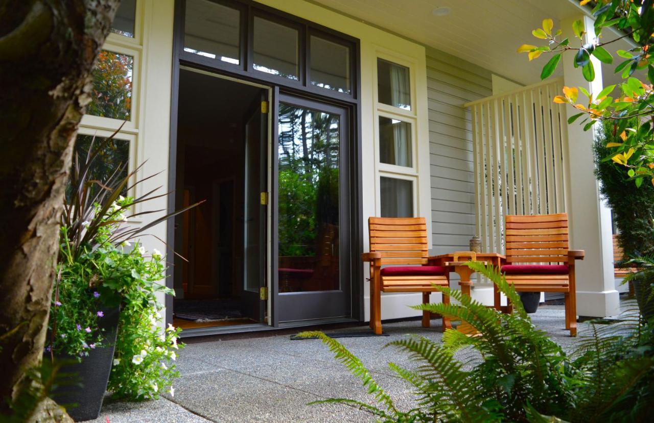 Отель Woodstone Manor Inc. Sturdies Bay Экстерьер фото