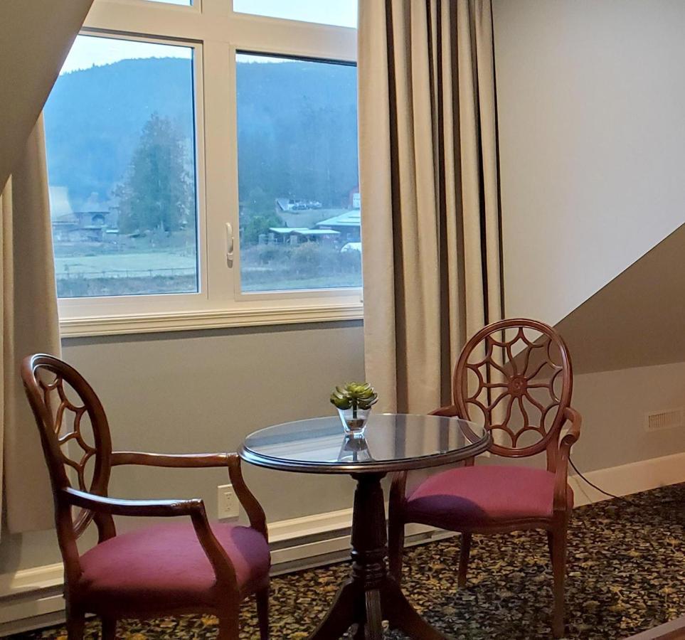 Отель Woodstone Manor Inc. Sturdies Bay Экстерьер фото