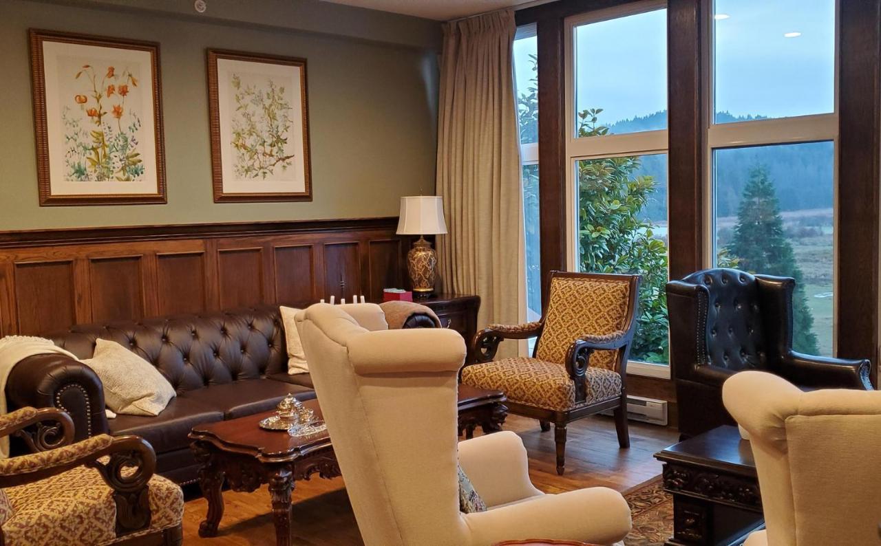 Отель Woodstone Manor Inc. Sturdies Bay Экстерьер фото