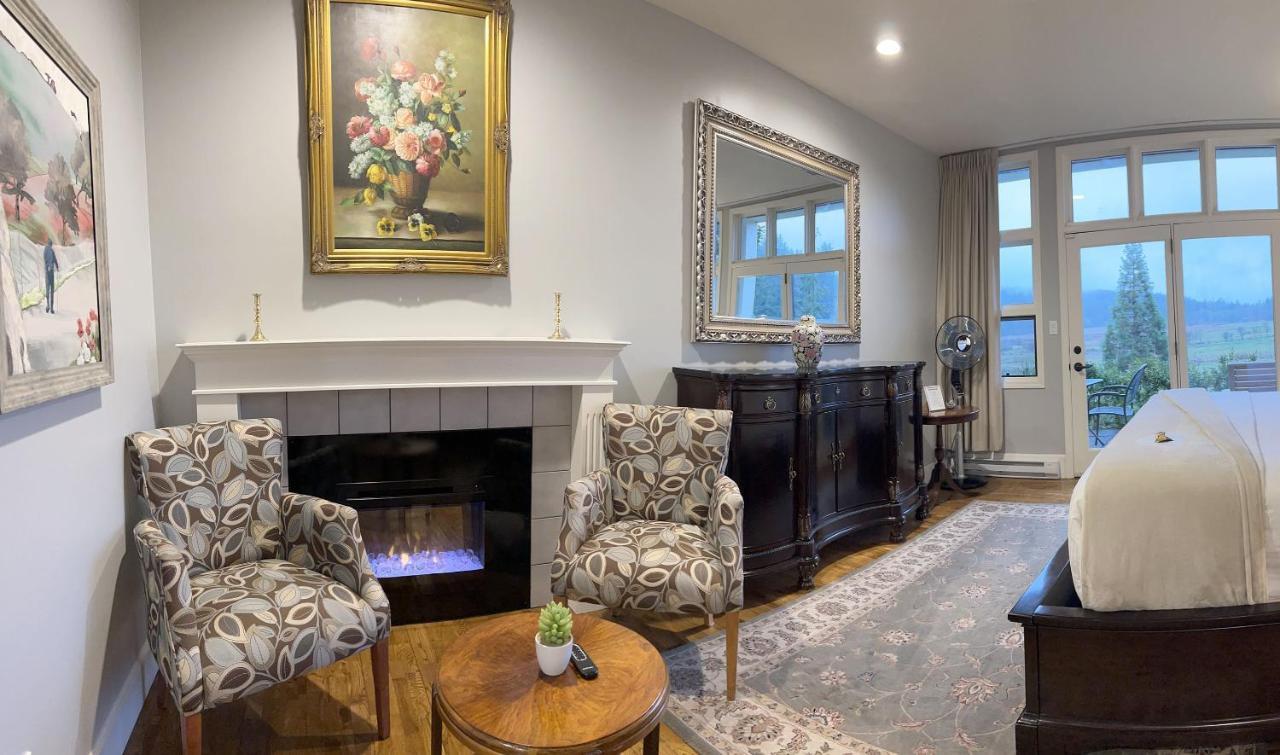 Отель Woodstone Manor Inc. Sturdies Bay Экстерьер фото