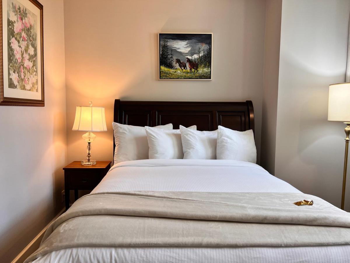 Отель Woodstone Manor Inc. Sturdies Bay Экстерьер фото