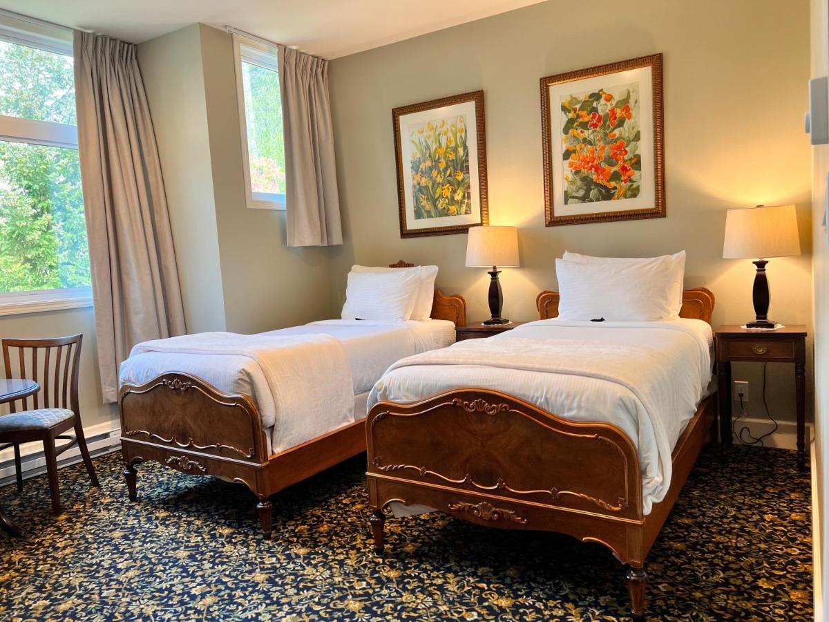 Отель Woodstone Manor Inc. Sturdies Bay Экстерьер фото