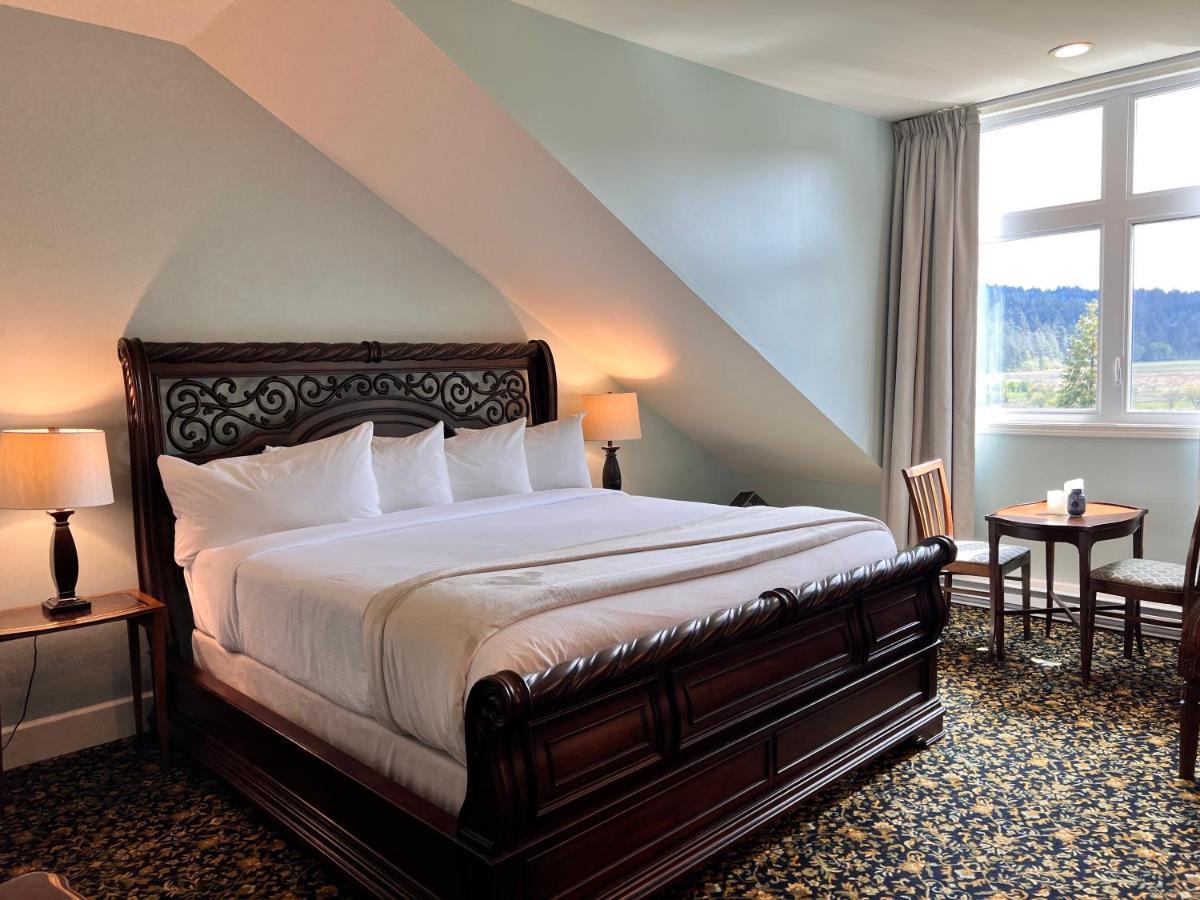 Отель Woodstone Manor Inc. Sturdies Bay Экстерьер фото