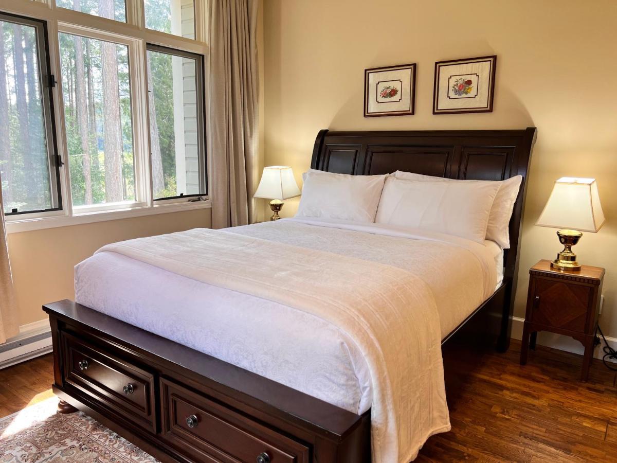 Отель Woodstone Manor Inc. Sturdies Bay Экстерьер фото