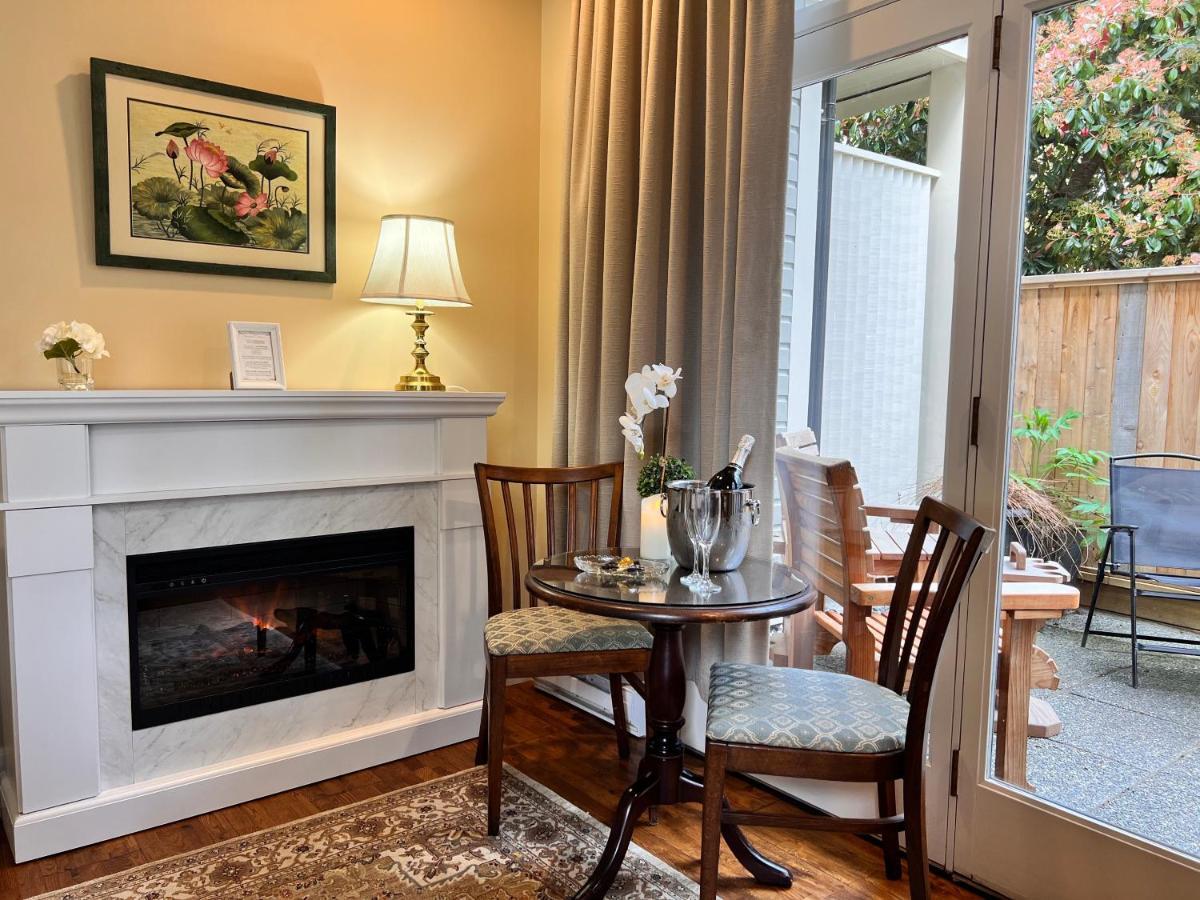 Отель Woodstone Manor Inc. Sturdies Bay Экстерьер фото