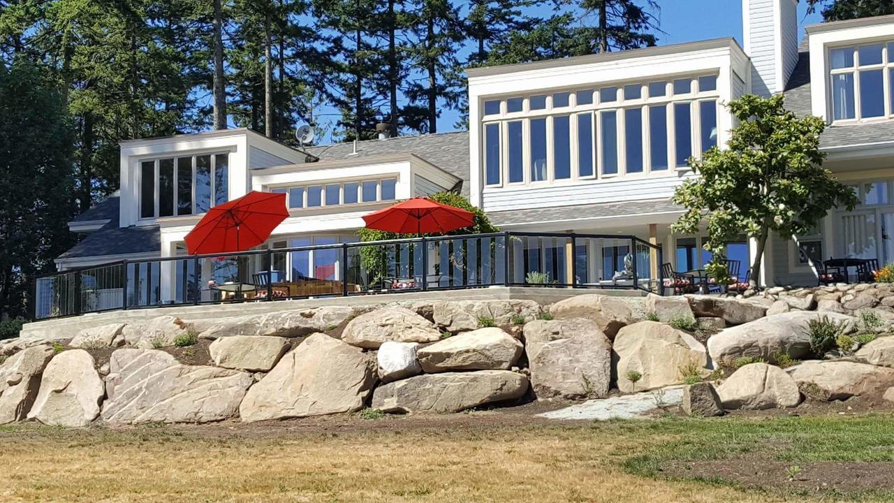 Отель Woodstone Manor Inc. Sturdies Bay Экстерьер фото