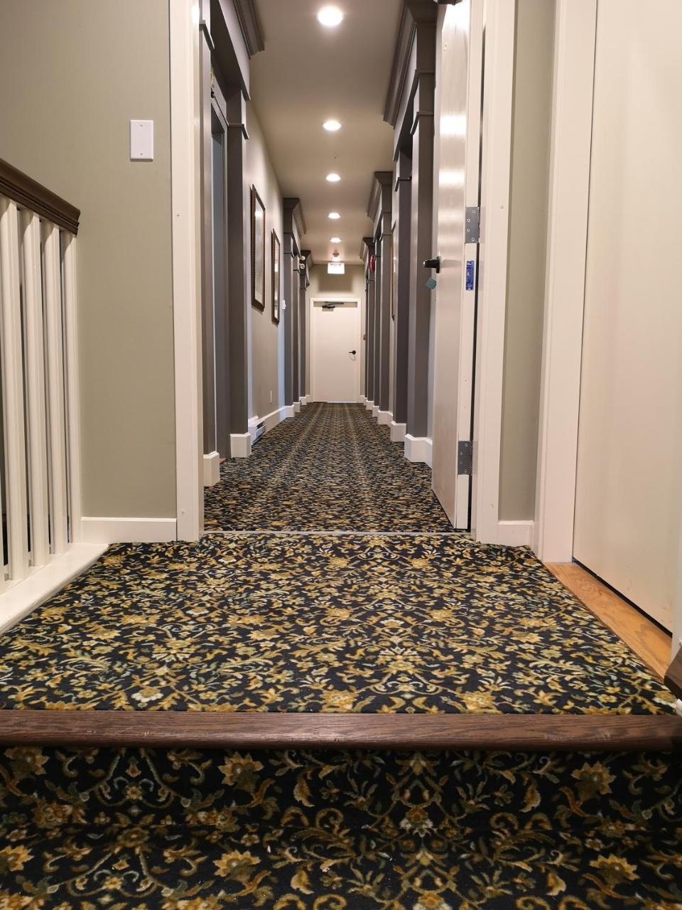 Отель Woodstone Manor Inc. Sturdies Bay Экстерьер фото