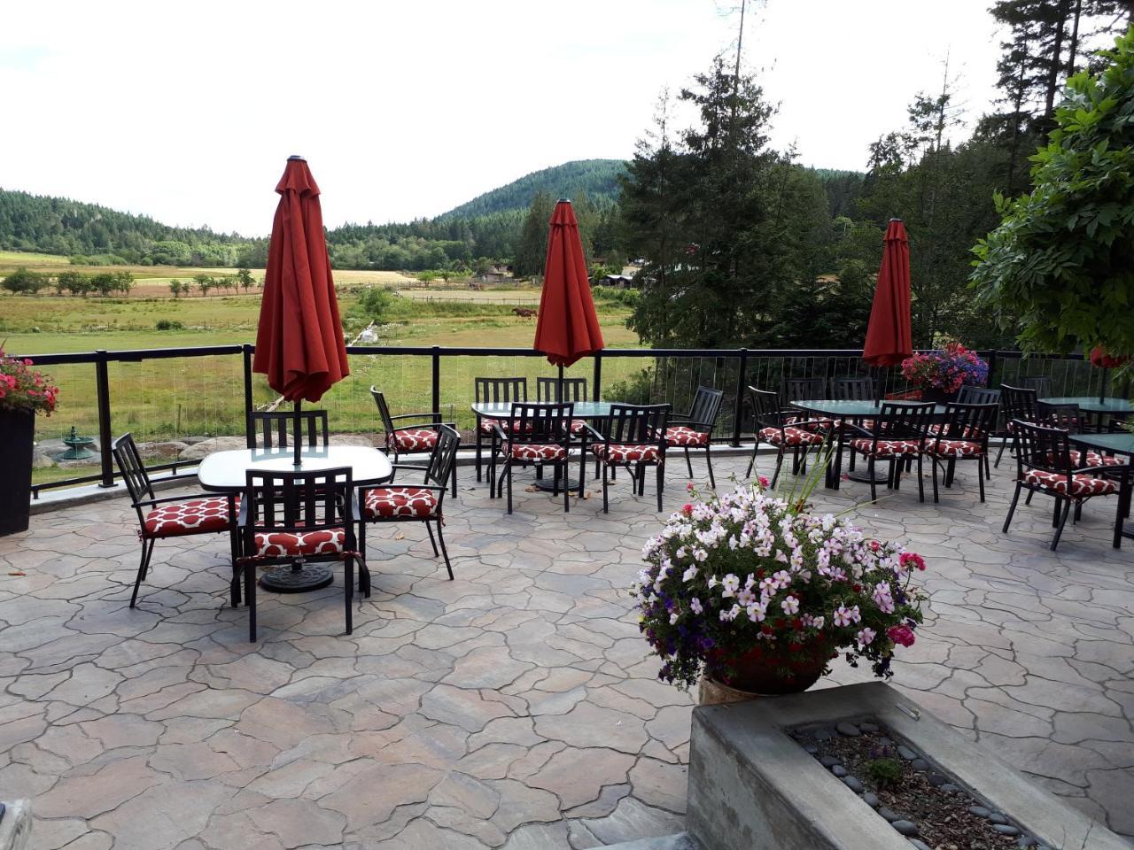 Отель Woodstone Manor Inc. Sturdies Bay Экстерьер фото