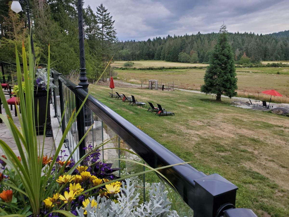 Отель Woodstone Manor Inc. Sturdies Bay Экстерьер фото