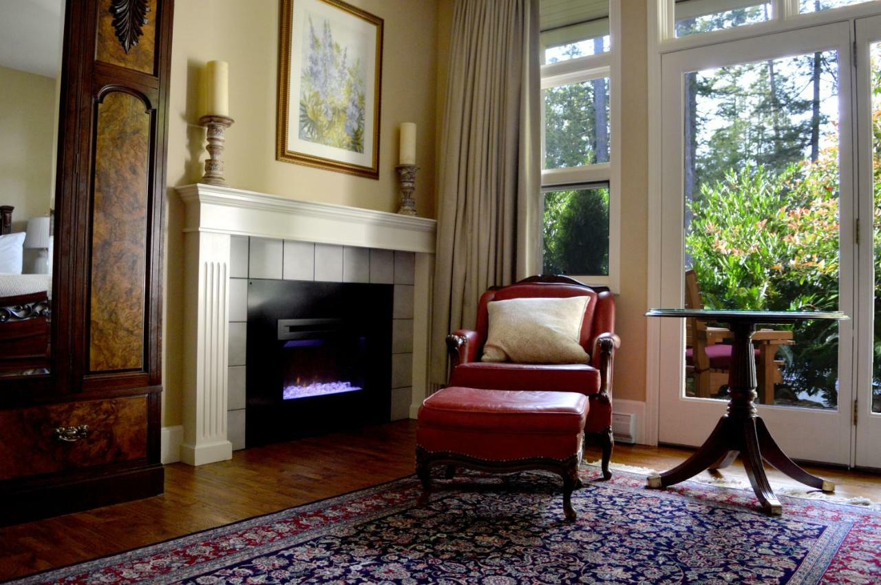 Отель Woodstone Manor Inc. Sturdies Bay Экстерьер фото